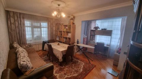 Satılır 4 otaqlı köhnə tikili 100 m² — Bakı