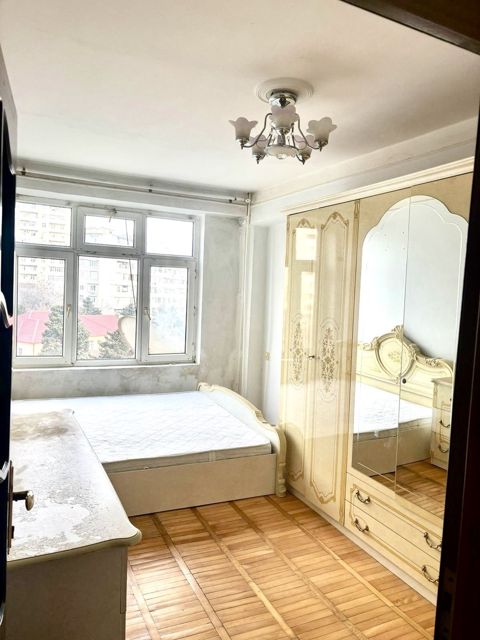 Satılır 2 otaqlı köhnə tikili 45 m² — Bakı