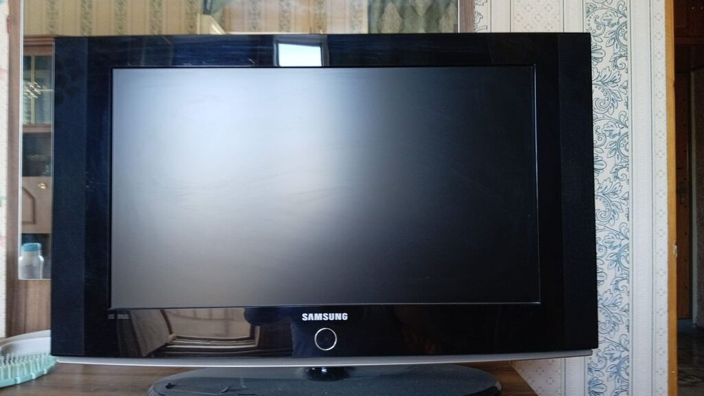 Samsung LCD televizor - Ekran: təxminən 26–32 düym diaqonal, geniş — Televizorlar, Bakı (2)