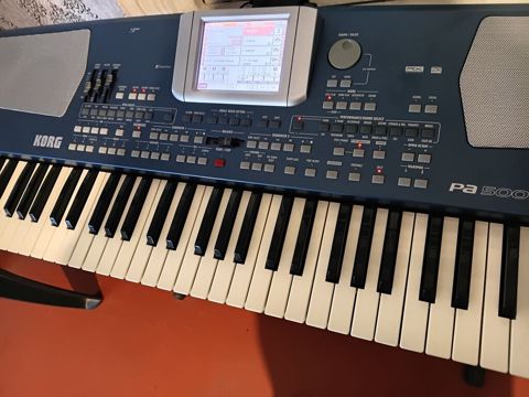 Sintezator pa500 satılır təzədir milli ritmlər səslər yazılıb — Bakı