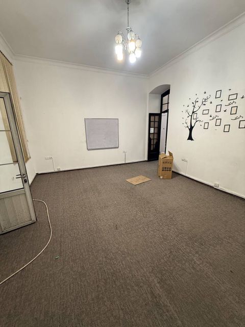 İcarəyə verilir 5 otaqlı köhnə tikili 175 m² — Bakı