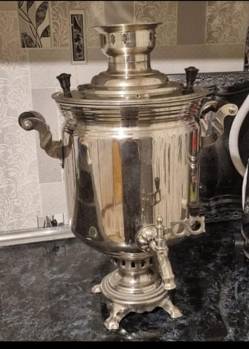 Tula Samovar satilir 350 azn. 7 lt. Yeni kimidir. Unvan Sabunçu Ayten — Samovarlar, Mehdiabad