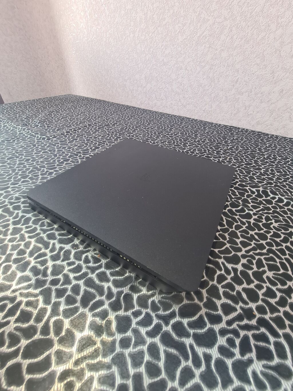 PlayStation 4 Slim konsolu dəsti Xüsusiyyətlər: - Model: PS4 Slim — Oyun konsolları, Bakı (5)