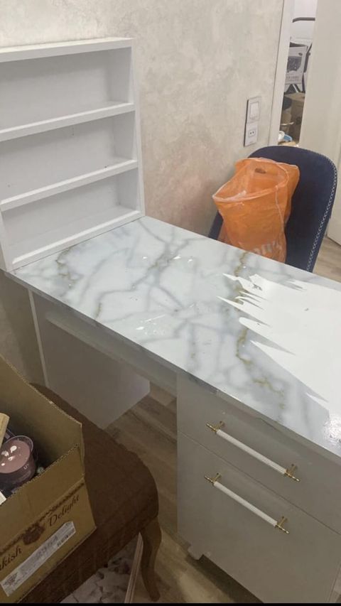 Aysel Sumqayıt Salon üçün masa .Üstündeki vinildi temizlenilib — Digah