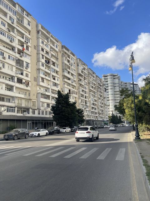 Satılır 3 otaqlı köhnə tikili 110 m² — Bakı