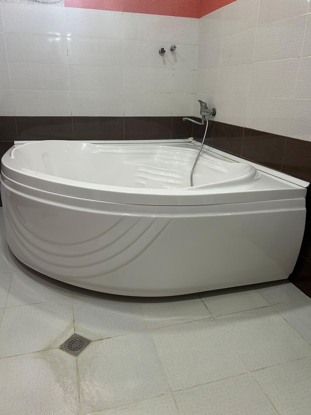 Künc akril vanna – modern hamam otaqları üçün rahat və estetik həll — Vannalar və jakuzi, Bakı (2)