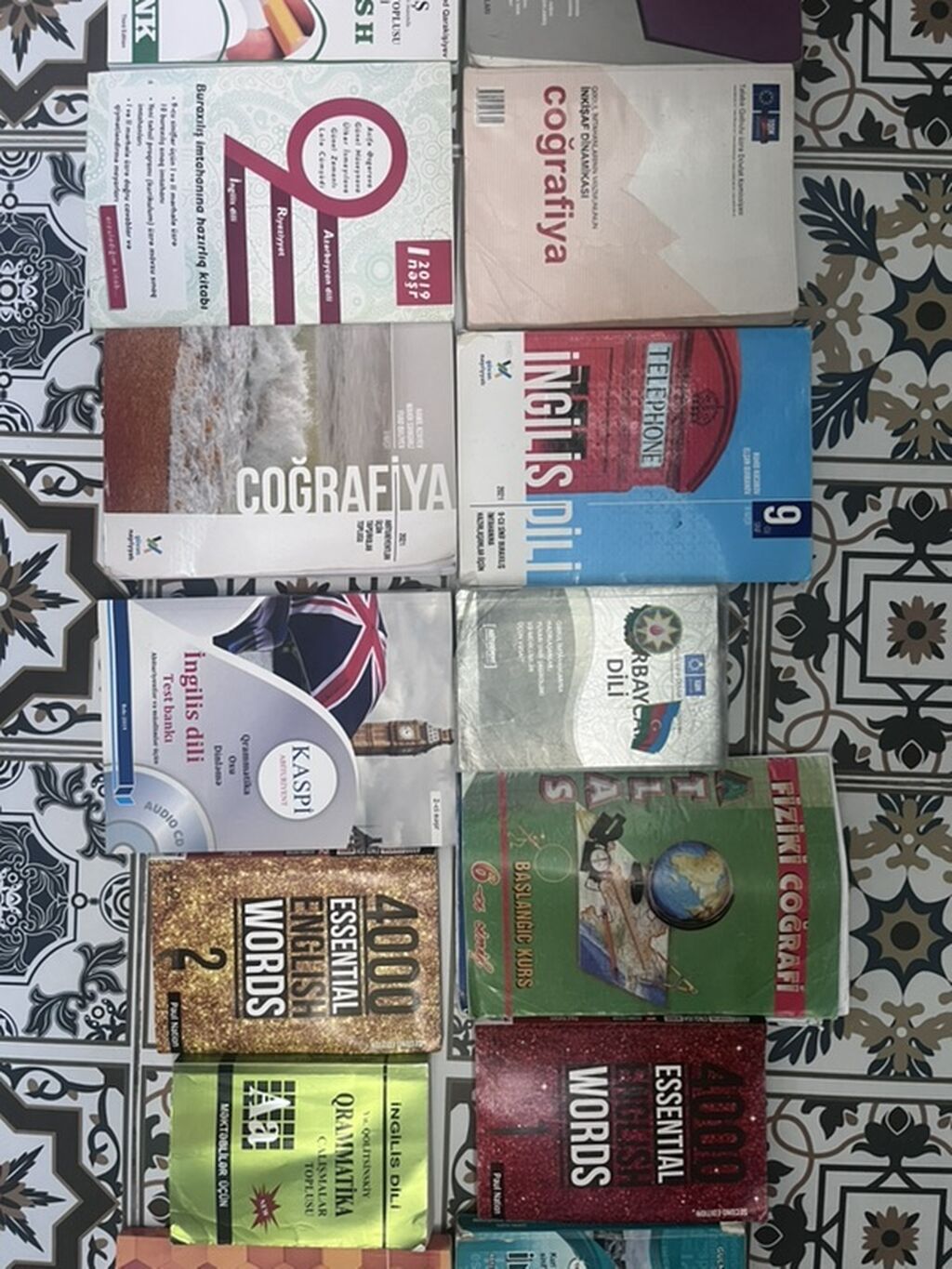 Dərs və hazırlıq üçün kitablar toplusu Şəkildə görünən bütün kitablar — Kitablar, Digah (2)