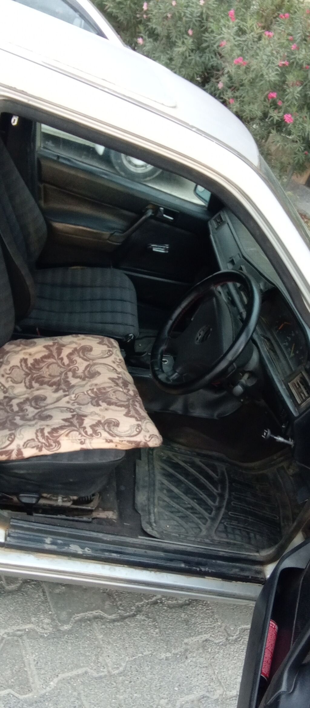 Mercedes-Benz 190 (W201) sedan - Kuzov: 4 qapılı sedan, gümüşü rəng — Avtomobillər, Masazır (10)