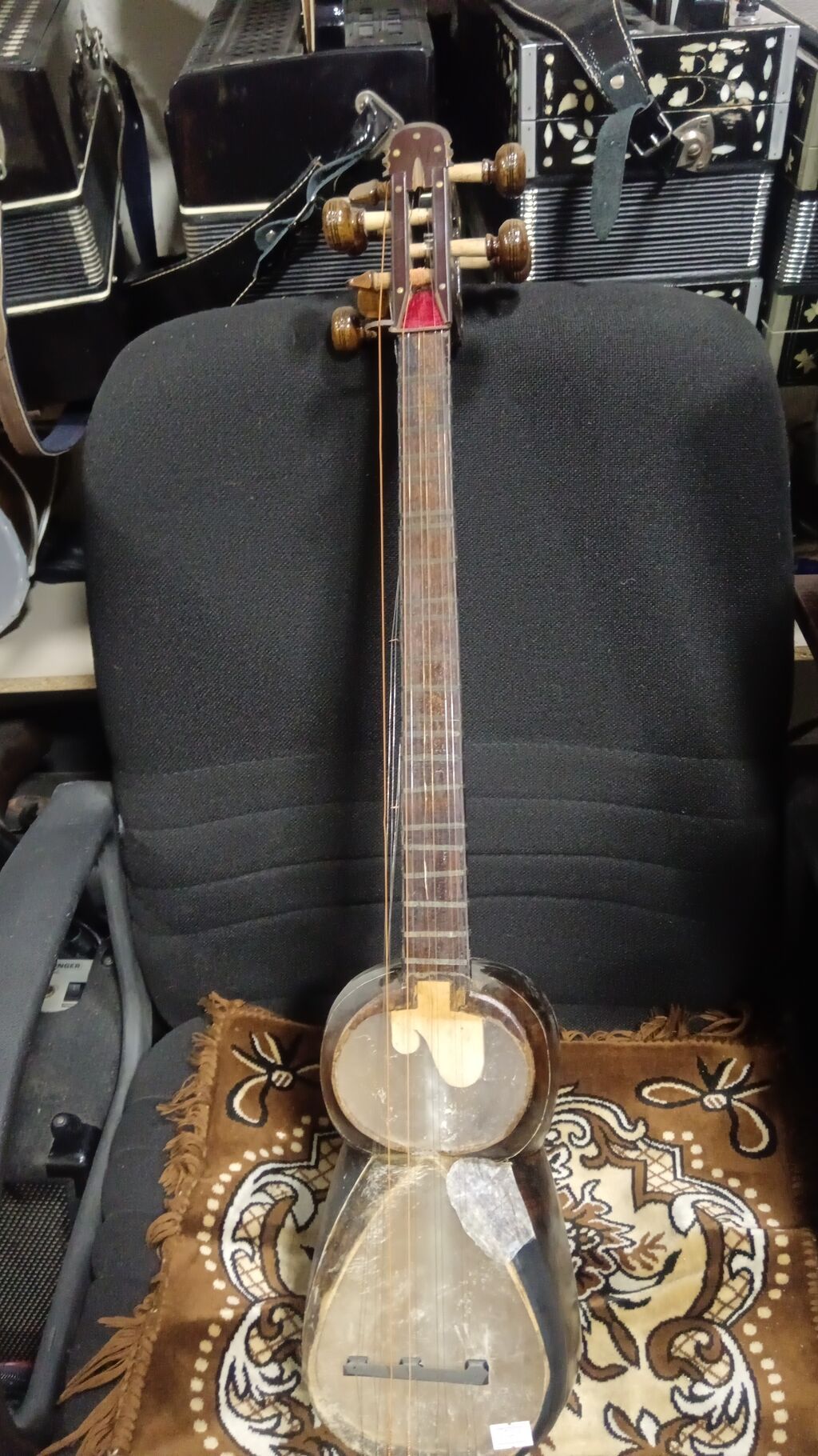 Tələbə tarı balaca — Gitarlar və digər simli alətlər, Bakı (4)
