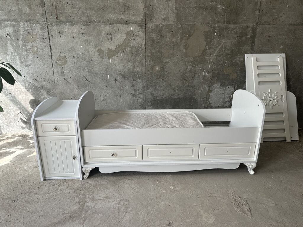 Oğlan və qız üçün, İşlənmiş, Çarpayı, Bazalı, Matras ilə, Siyirməli — Yataqlar, Bakı