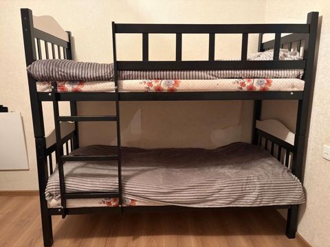 İki mərtəbəli çarpayı - Material: möhkəm taxta karkas, qara rəng — Bakı