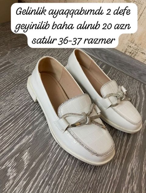 Ağ rəngdə gəlinlik üçün mokasin tipli qadın ayaqqabısı. Parlaq (lak) — Bakı