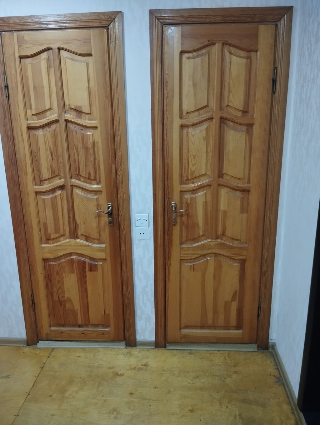 Taxta otaq qapıları dəsti - Material: təbii ağac (şam tipli), lakla — Pəncərələr, qapılar, balkonlar, Bakı (3)
