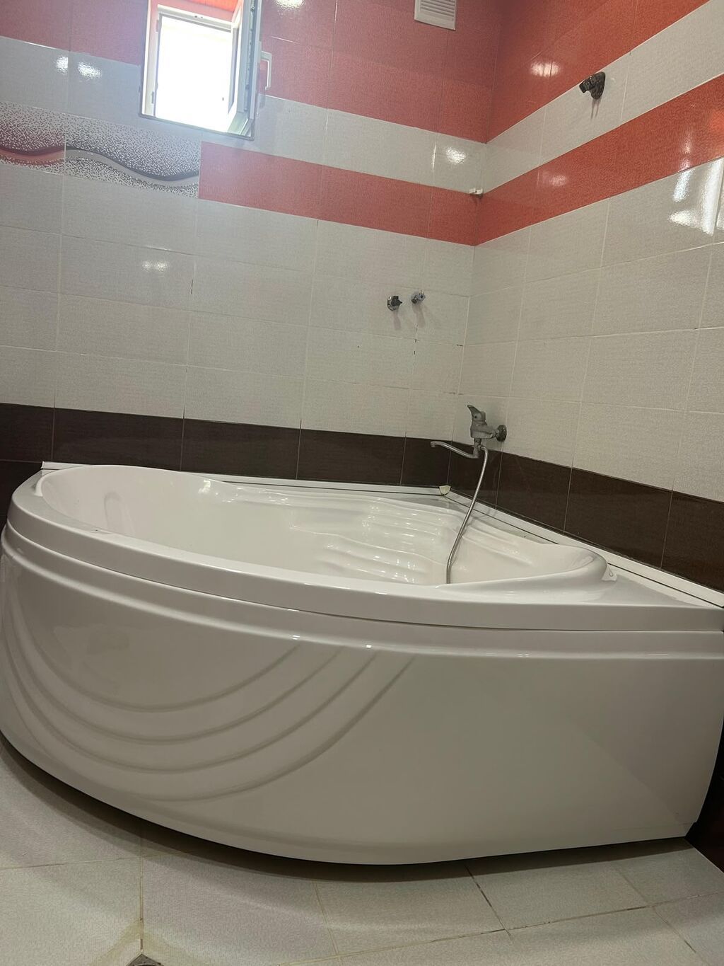 Künc akril vanna – modern hamam otaqları üçün rahat və estetik həll — Vannalar və jakuzi, Bakı (3)