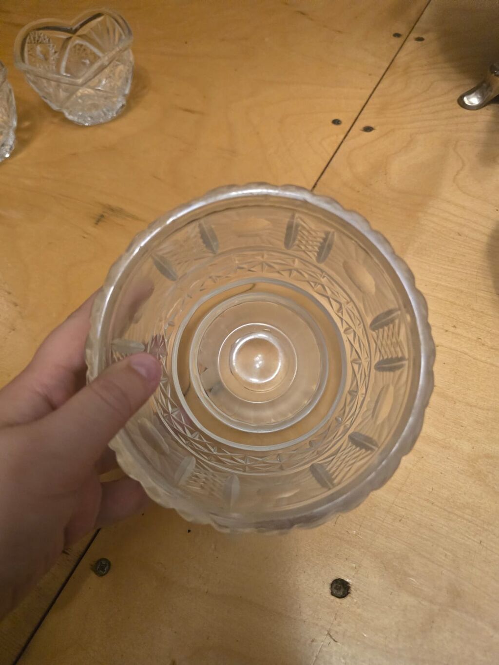 Kəsilmiş naxışlı şüşə/kristal qab - Material: qalın, şəffaf şüşə — Süfrə qabı, Gəncə (2)