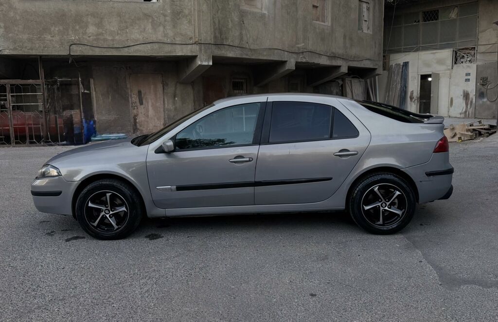 Renault Laguna sedan Mashin tam olaraq zavoddur. Vurugu, udari deyisen — Avtomobillər, Bakı (3)