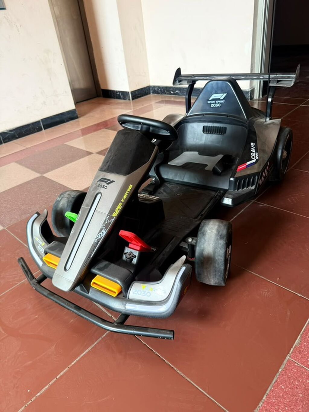 Uşaq elektrik go-kartı – “F1 Sport Speed 2030” dizaynı - Real yarış — Uşaq avtomobilləri, Bakı (4)