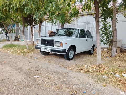 VAZ (Lada) 2107: 0.7 l 1982 il 856328 km Sedan — Şirvan