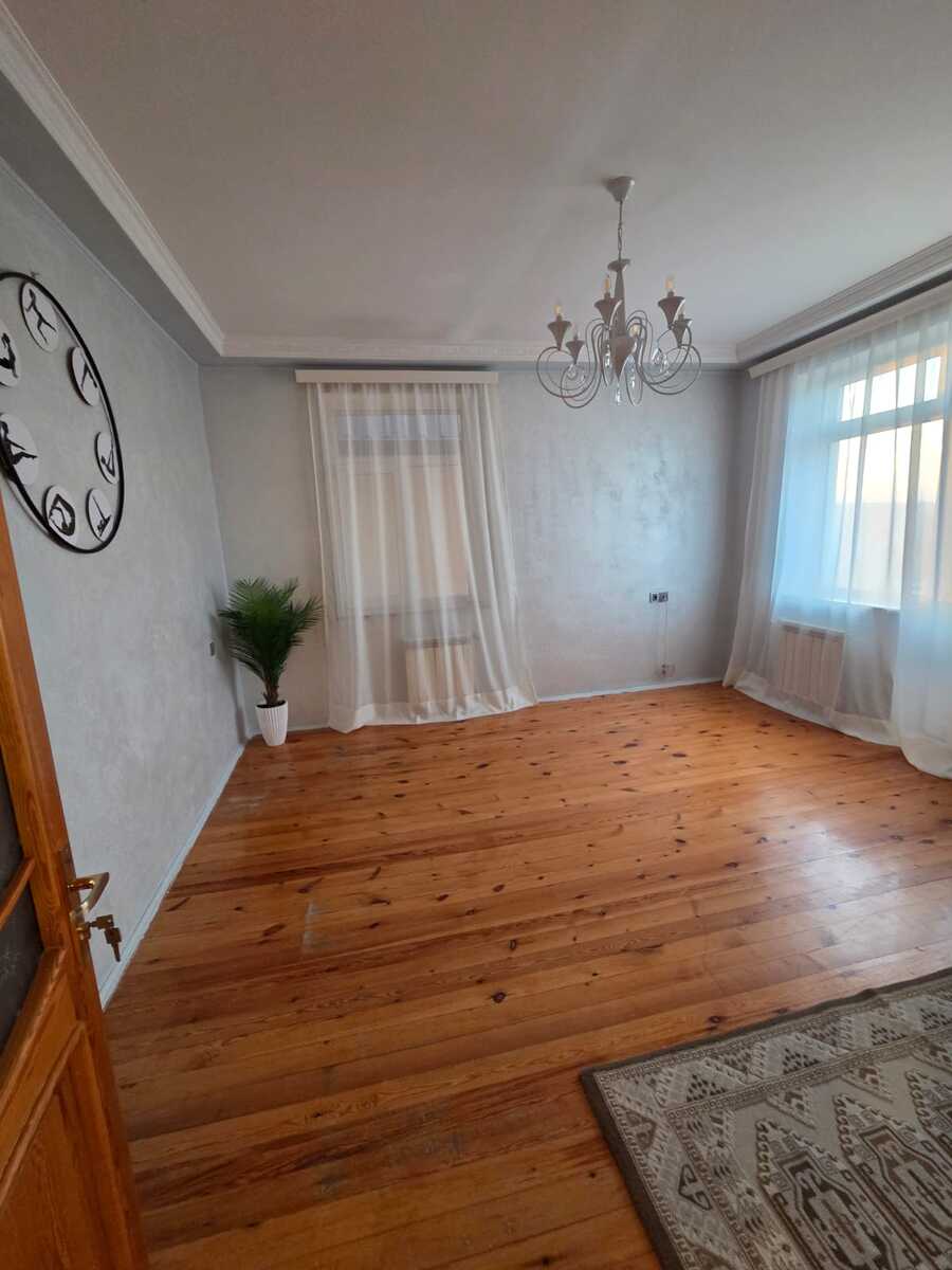 İcarəyə verilir 8 otaqlı həyət evi/bağ evi 220 m² — Ev, villa, Bakı (10)