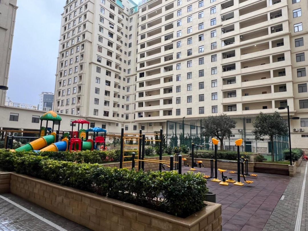 Satılır 4 otaqlı yeni tikili 175 m² — Mənzil, Bakı (2)