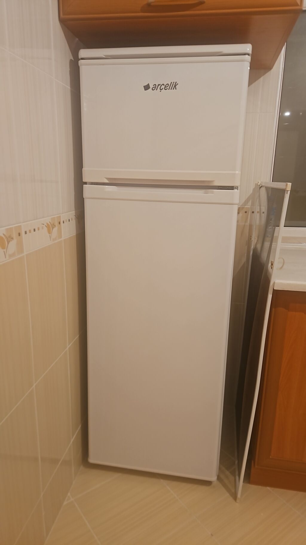 Arçelik iki qapılı soyuducu - Yuxarıda dondurucu bölmə, aşağıda — Soyuducular, Bakı (2)