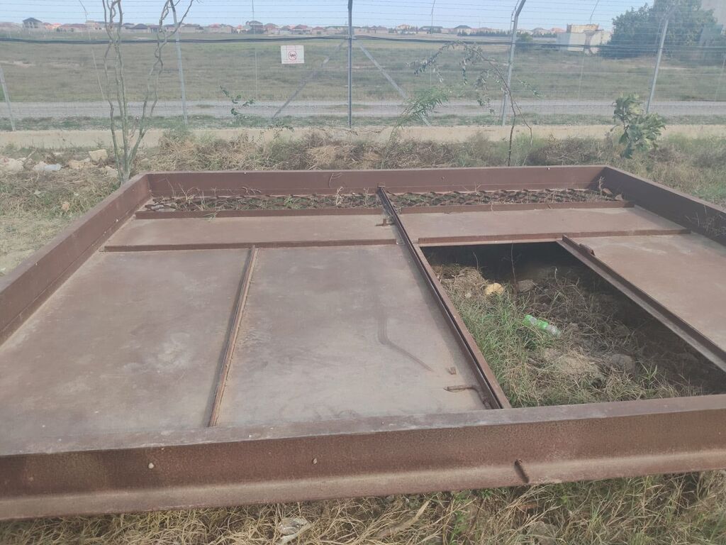 Darvaza 400/360sm 700azn qiymet sondur Bine atciliq 1202 leli — Pəncərələr, qapılar, balkonlar, Bakı