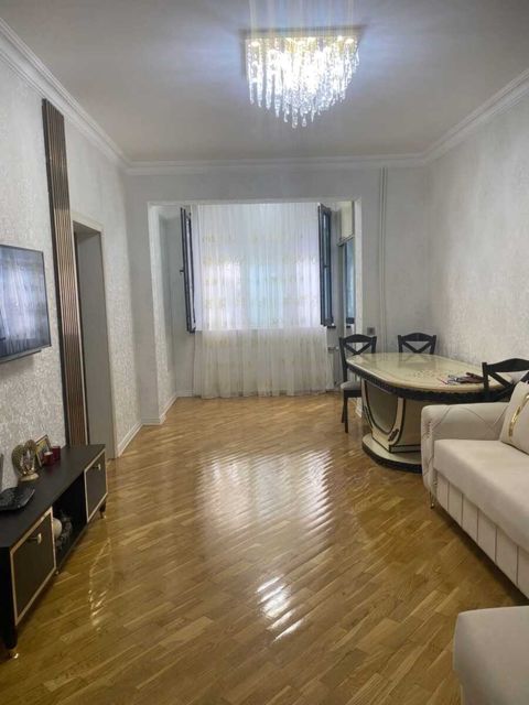 Satılır 2 otaqlı köhnə tikili 65 m² — Bakı