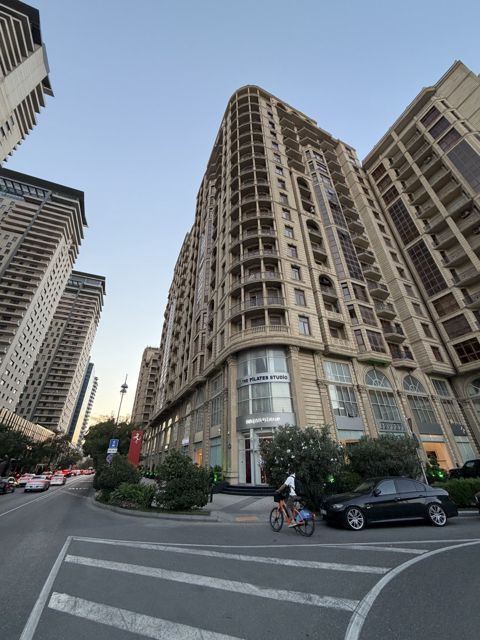 Satılır 4 otaqlı yeni tikili 170 m² — Bakı