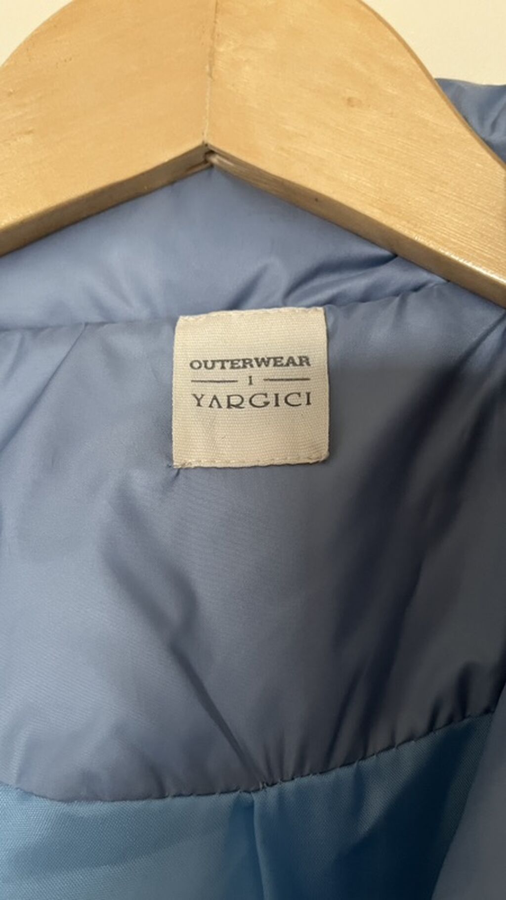 Yargıcı Outerwear qadın paltosu - Rəng: boz-mavi (soyuq ton) - Model — Palto, Digah (3)