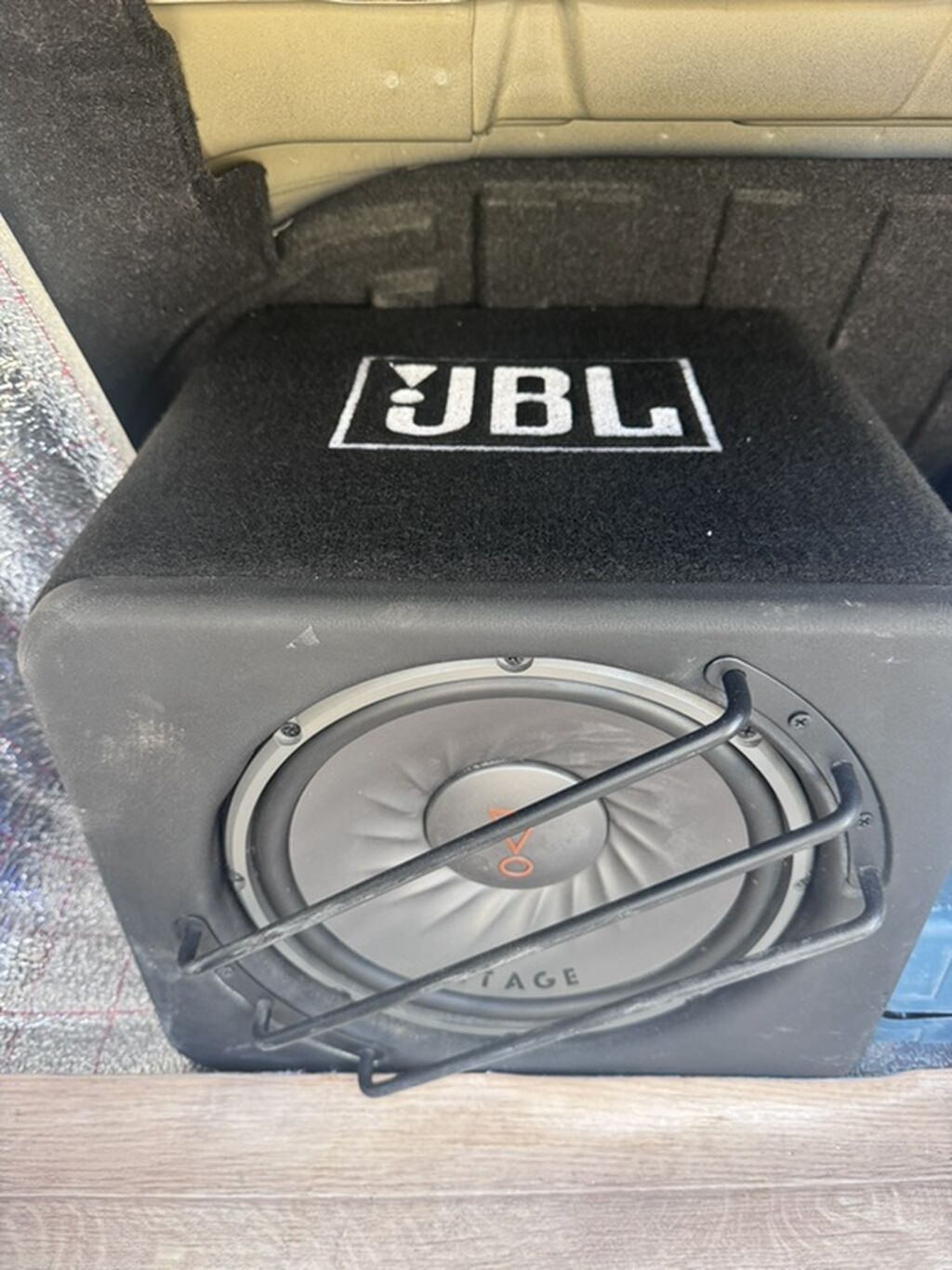 JBL subwoofer və gücləndirici ilə komplekt avtomobil bass sistemi — Avtomobil akustikası, Masazır