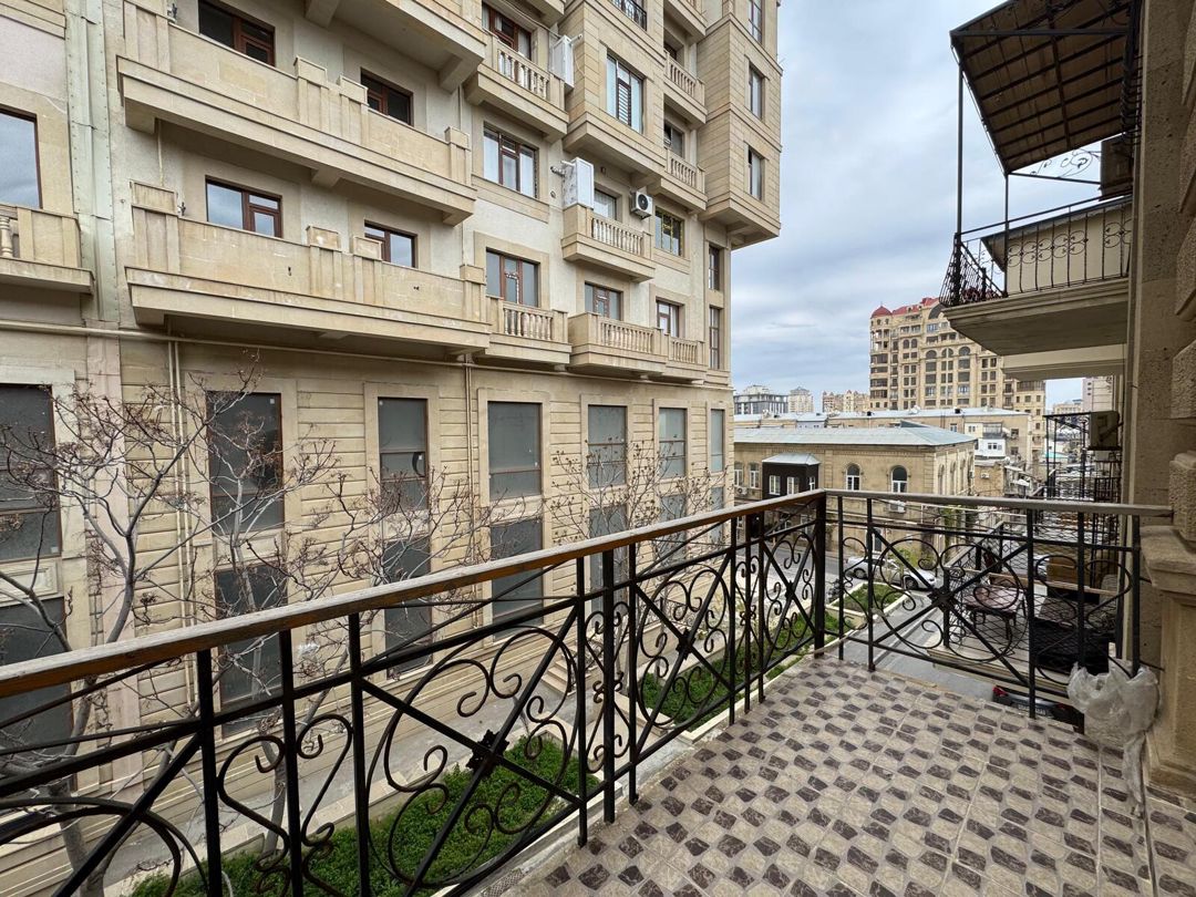 Satılır 5 otaqlı köhnə tikili 190 m² — Mənzil, Bakı (11)