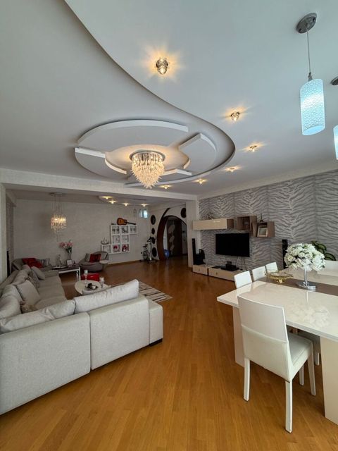 Satılır 5 otaqlı yeni tikili 202 m² — Bakı
