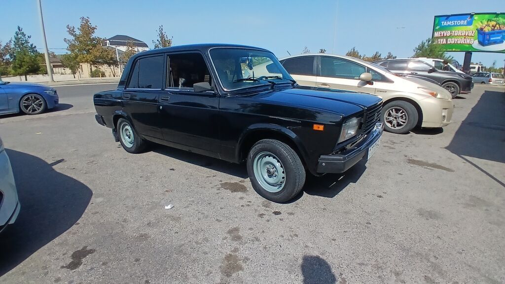 VAZ 2107, qara rəng, sedan kuzov. Klassik dizaynlı, 4 qapı, mexaniki 77-TY-942 — Avtomobillər, Digah (2)