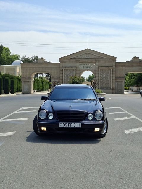 Mercedes E 320, 3.2 L, 1999 il, 450 520 km — Ağcabədi