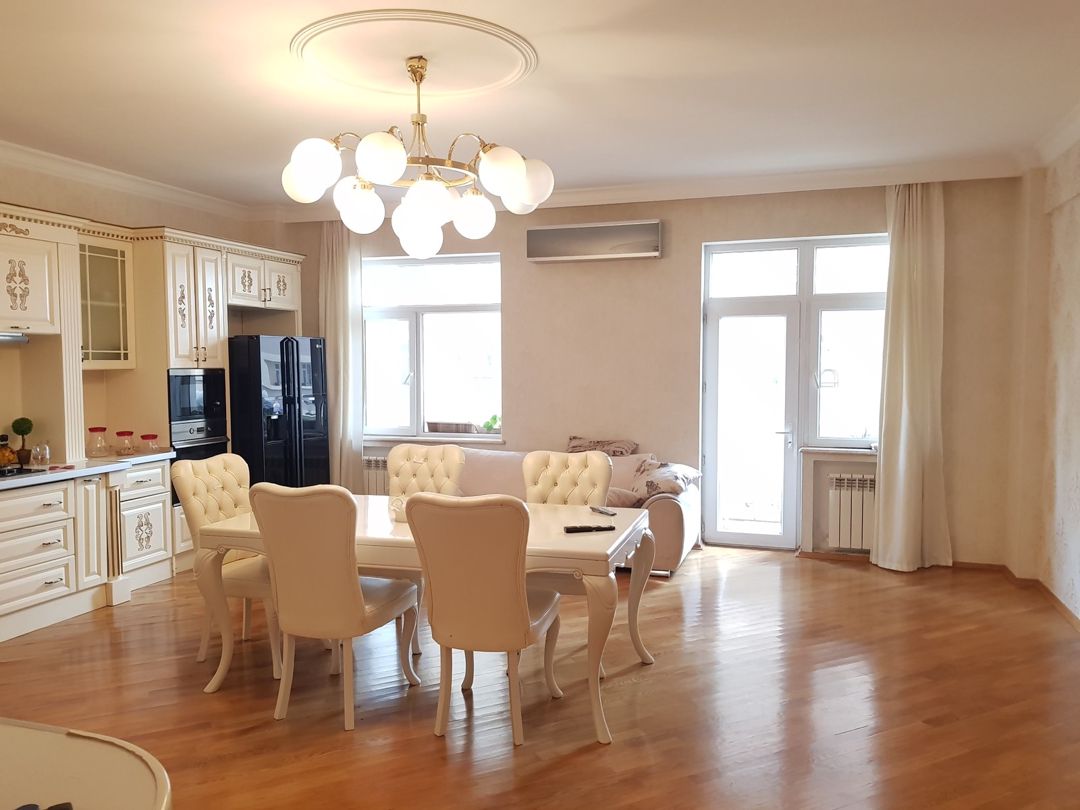 Satılır 4 otaqlı yeni tikili 206 m² — Mənzil, Bakı (11)