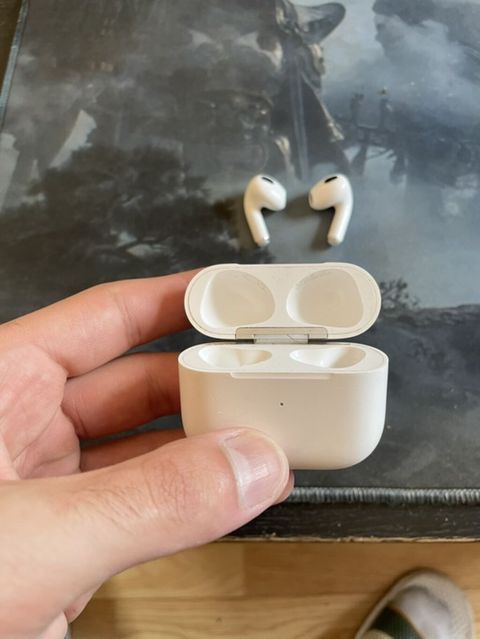 Apple AirPods Pro (MagSafe şarj qabı ilə) - Tip: Tamamilə simsiz — Bakı