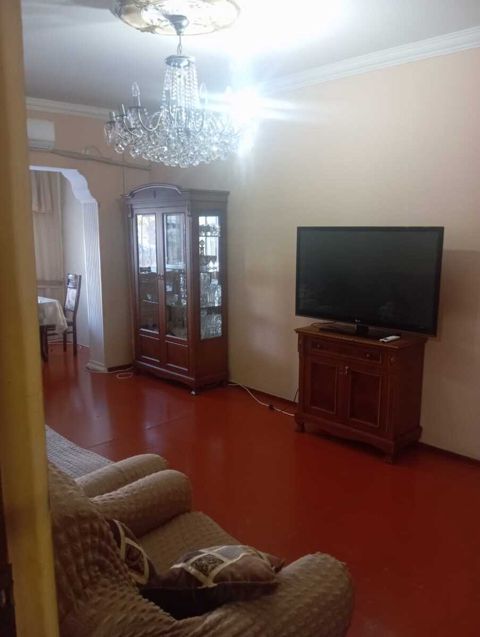 Satılır 4 otaqlı köhnə tikili 95 m² — Bakı