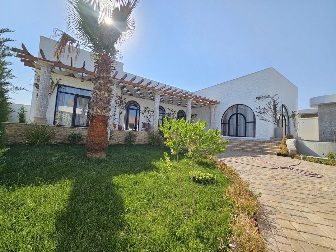 Satılır 4 otaqlı həyət evi/bağ evi 200 m² — Ev, villa, Bakı (2)