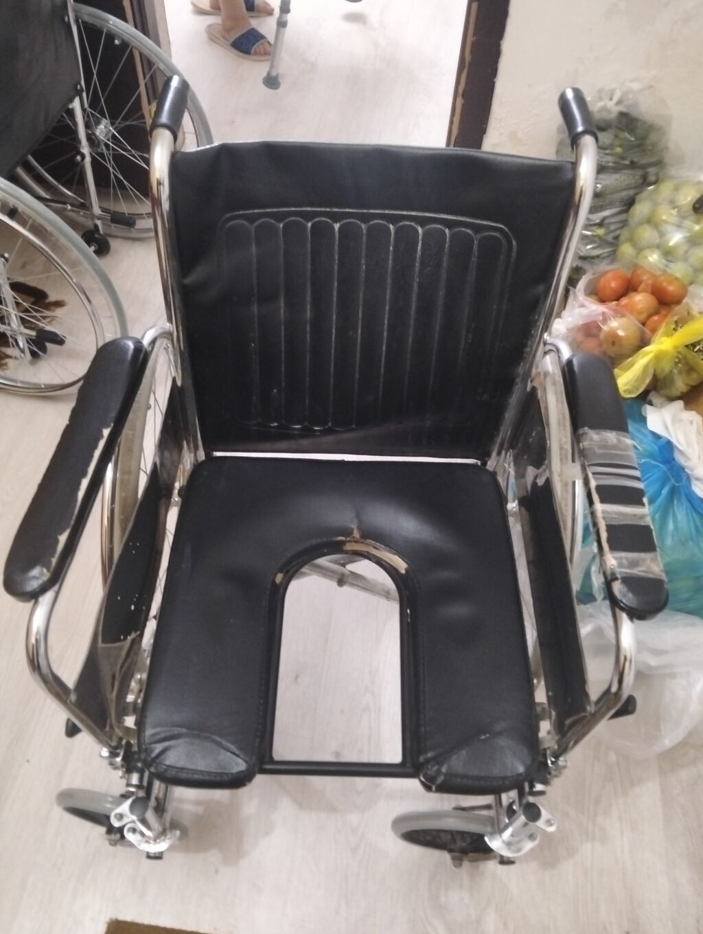 Tualet funksiyalı əlil arabası - Material: xrom örtüklü metal karkas — Sanitar kresloları, Bakı (2)