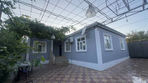 Satılır 4 otaqlı həyət evi/bağ evi 180 m² — Bakı