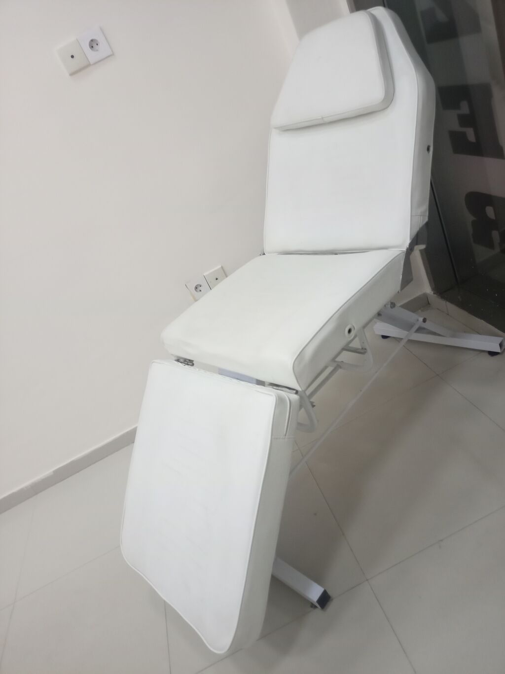 Kosmetoloji/massaj üçün çoxfunksiyalı yataq-kreslo - Rəng: ağ - 3 — Kreslo, Bakı (3)