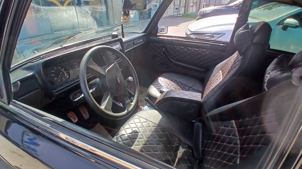VAZ 2107, qara rəng, sedan kuzov. Klassik dizaynlı, 4 qapı, mexaniki 77-TY-942 — Avtomobillər, Digah (6)