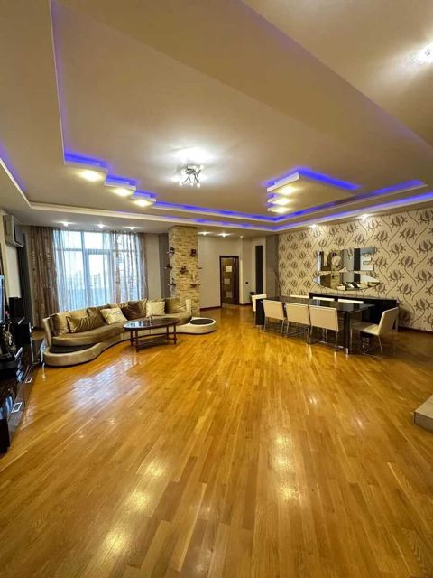 Satılır 5 otaqlı yeni tikili 250 m² — Bakı