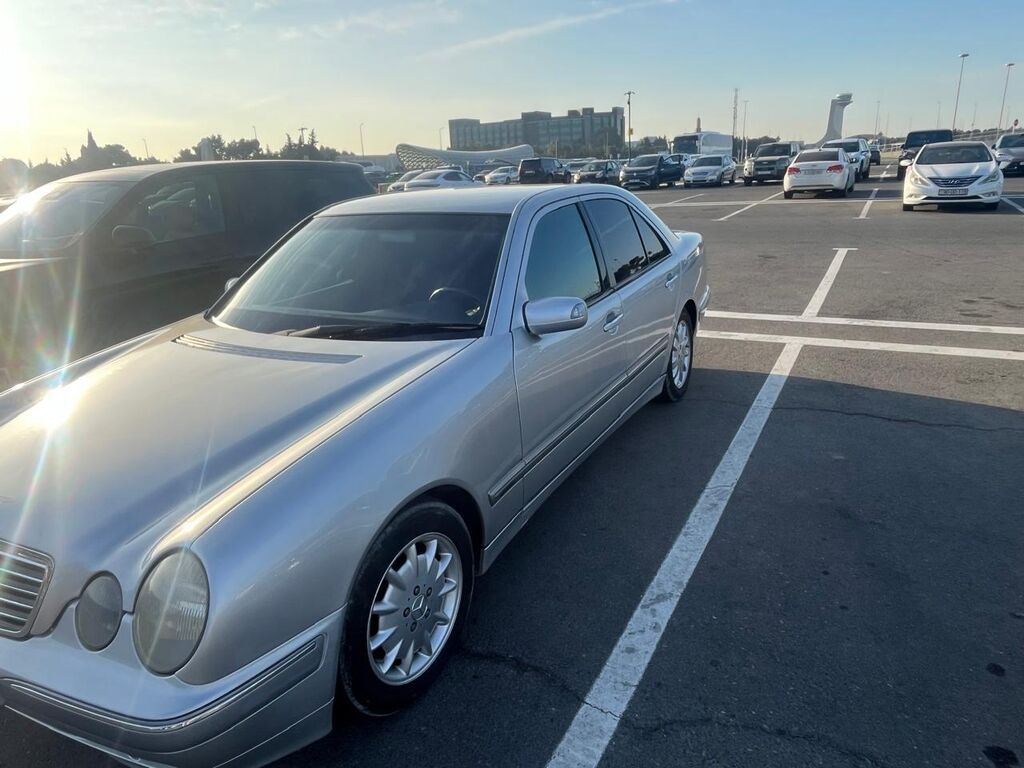 Mercedes-Benz E 240: 2.4 l 1999 il Sedan — Avtomobillər, Digah (4)