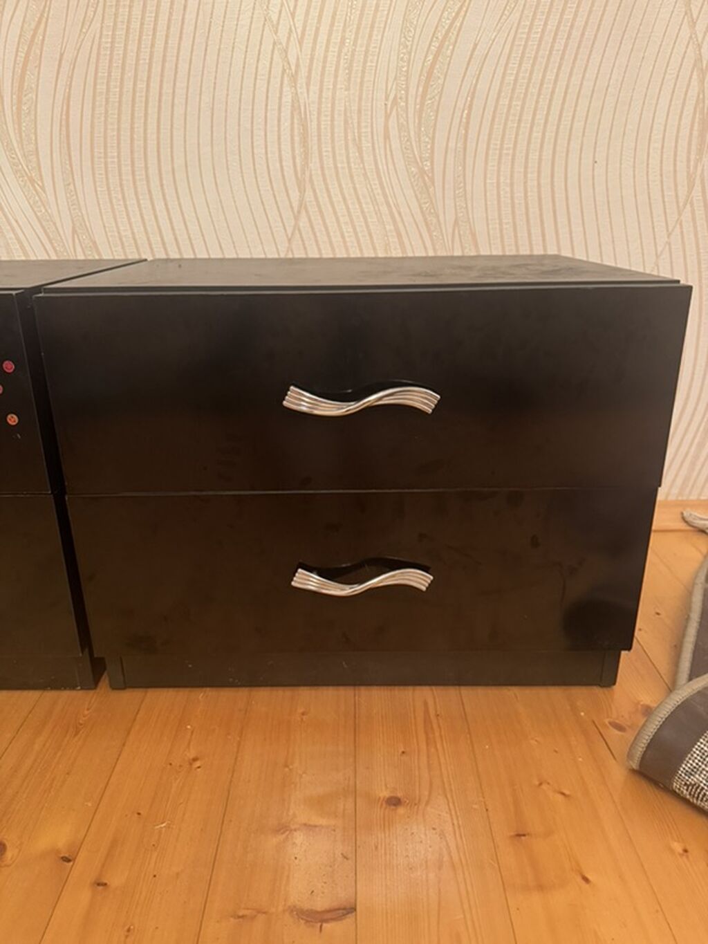 Məhsul: 2 ədəd komod (yataq otağı üçün tumbalar) Xüsusiyyətlər — Komodlar və tumbalı, Masazır