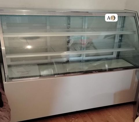 Aygun 650 azn Vitrin Soyuducu Satılır Olcusu .Tutumu 550 lirtr uzunu — Bakı