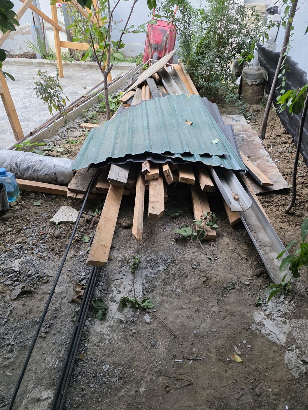 Taxtalar az istifadə olunub.10 metrin 7 metrə olan navesdən sökülüb.3 — Ağac məmulatı, Xırdalan (2)