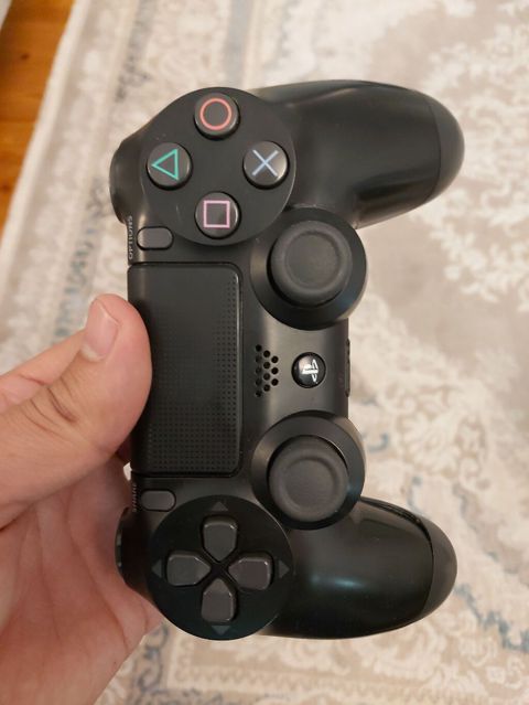Sony PlayStation 4 DualShock 4 simsiz oyun pultu – qara rəng — Bakı