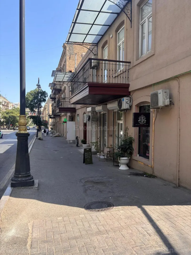 Satılır 2 otaqlı Mənzil Köhnə tikili 63 m² Bakı, Səbail r — Bakı