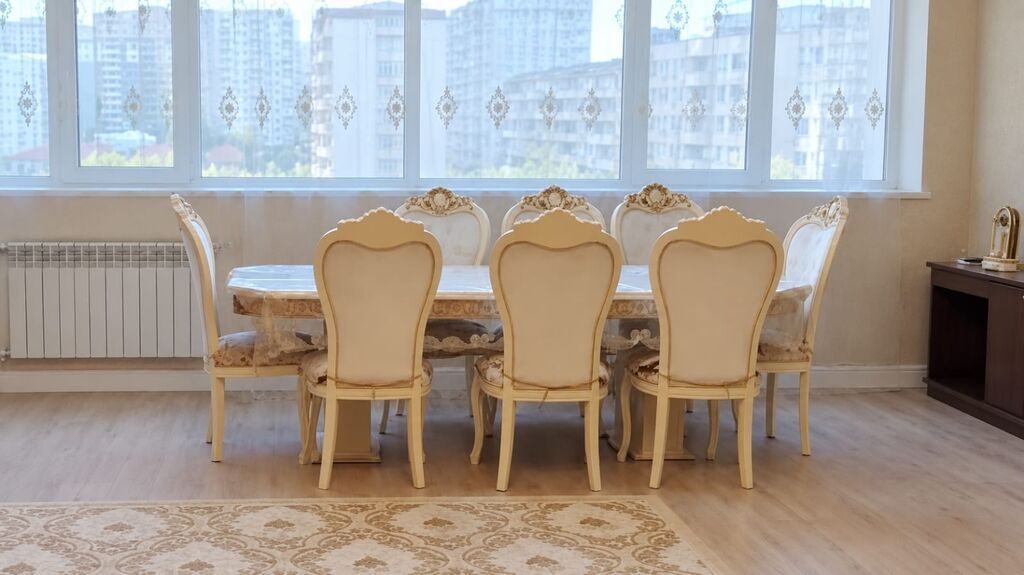 Masa dəsti satılır 440₼. 8 oturcağı var.Ünvan Yasamal. 3221. Fatimə99 — Masalar və stullar, Digah